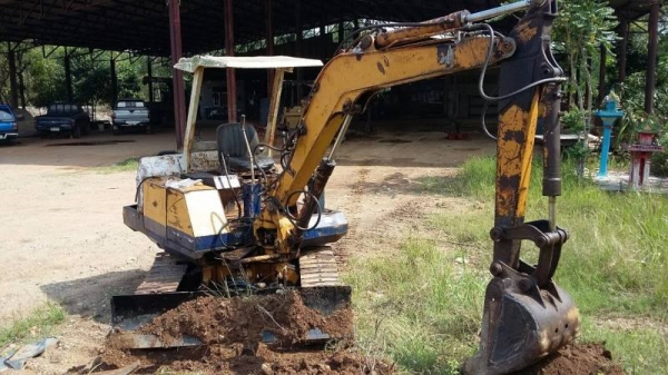 KOMATSU  pc  20-5ราคา 129,000ยากขาย  100,000 ขายเลย