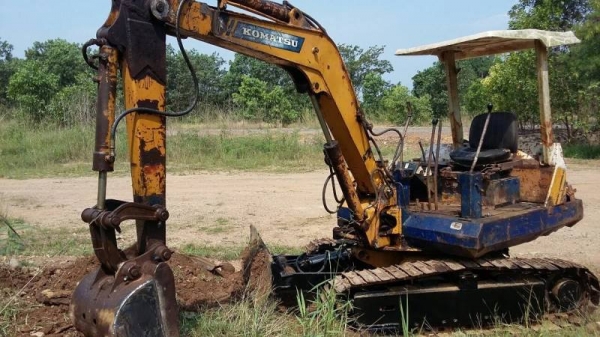 KOMATSU  pc  20-5ราคา 129,000ยากขาย  100,000 ขายเลย