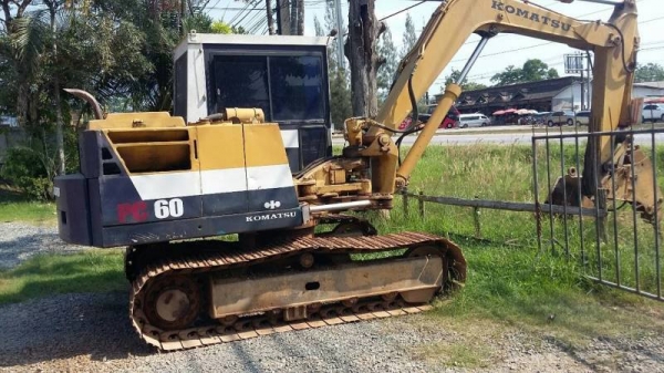 KOMATSU  pc60-3ติดหัวเบเกอร์เจาะพร้อมบุ้งกี้ราคา425,000 098-539-6074 090-772-3710ยากขายด่วน  390,000ขายเลย