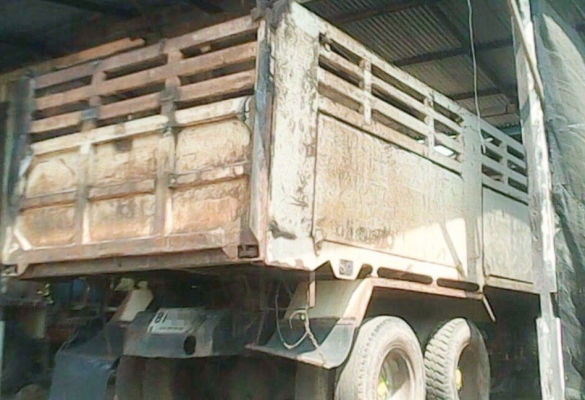 MITSUBISHI FUSO FN527 - 195 HP 6D16 MA 24772 สิบล้อดั๊มพ์ 2 เพลา 10 SPEED กระบะดั๊มพ์เหล็กหน้าพระลาน 12 ตันฝาข้างแผ่นเรียบสภาพดีพร้อมบรรทุกได้เลย เครื่องยนต์เดิมๆแรงดีไม่เยิ้มครับ เกียร์เดิม หัวเก๋งตาเหลี่ยมสวยๆภายในเก๋งคอนโซลครบ แอร์ พวงมาลัยเพาเวอร์ ระบ