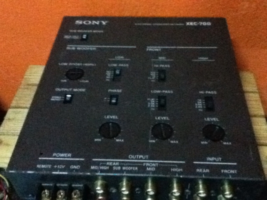 ขายครอส SONY  XEC-700 เข้า 2 ออก 3 สภาพดีขาย 1500.-