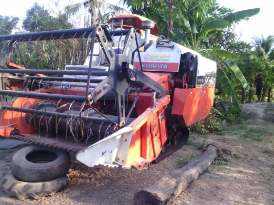 ขายตามสภาพ รถเกี่ยวคูโบต้า  PC 60 กระสอบเปลี่ยนเครื่องใหม่ ไม่มีเอกสาร พร้อมเทนเลอร์  ราคาต่อรองได้