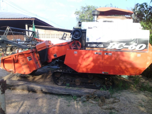 ขายตามสภาพ รถเกี่ยวคูโบต้า  PC 60 กระสอบเปลี่ยนเครื่องใหม่ ไม่มีเอกสาร พร้อมเทนเลอร์  ราคาต่อรองได้