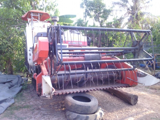 ขายตามสภาพ รถเกี่ยวคูโบต้า  PC 60 กระสอบเปลี่ยนเครื่องใหม่ ไม่มีเอกสาร พร้อมเทนเลอร์  ราคาต่อรองได้
