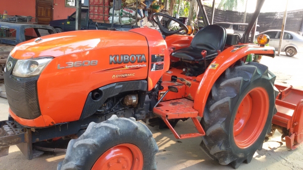 ขายรถคูโบต้า36แรงพร้อมไช้งานรถเดิมมีโรตาลี่ตราช้าง1อ้นไมค์ รถอยู่วังบัว คลองขลุง กำแพงเพชร รถ 1600ชั่วโมงพร้อมทะเบียนราคา268000สนใจสอบุถามได้ที่081 3655997 อ๋าพร  พาเจริญ  ราคาต่อรองได้อีกนะครับ