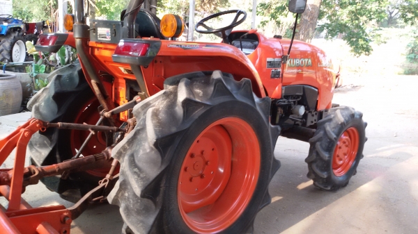 ขายรถคูโบต้า36แรงพร้อมไช้งานรถเดิมมีโรตาลี่ตราช้าง1อ้นไมค์ รถอยู่วังบัว คลองขลุง กำแพงเพชร รถ 1600ชั่วโมงพร้อมทะเบียนราคา268000สนใจสอบุถามได้ที่081 3655997 อ๋าพร  พาเจริญ  ราคาต่อรองได้อีกนะครับ