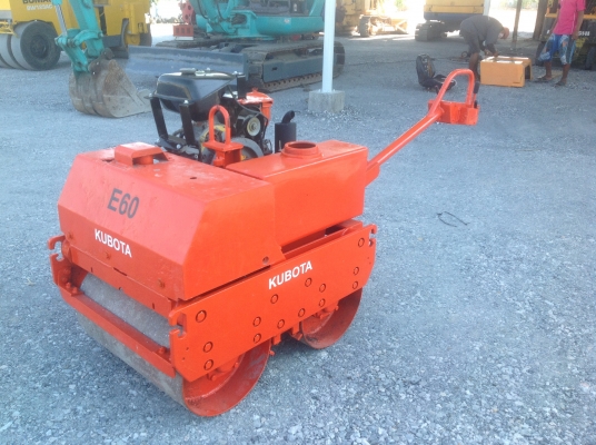 ขายรถบดKomatsuรุ่นJv16-2นำเข้าญี่ปุ่นมีใบอินวอยสภาพดีพร้อมใช้งาน