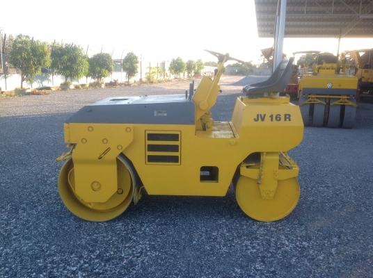 ขายรถบดKomatsuรุ่นJv16-2นำเข้าญี่ปุ่นมีใบอินวอยสภาพดีพร้อมใช้งาน