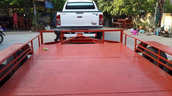 ขายสาลี่ลากรถเกี่ยวข้าว  4 ล้อ สถาพของใหม่