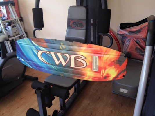 ขาย Wakeboard ไว้เล่นกิจกรรมทางน้ำ ราคาไม่แพงคับ