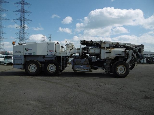 รถขูดผิวถนน KOMATSU GC380F-2 ปี1998 11986ชม. กัดกว้าง 2.07 เมตร กัดลึก 15ซม. 495 แรงม้า สนใจติดต่อมาได้เลยครับ รถขูดผิวถนน KOMATSU GC380F-2 ปี1998 11986ชม. กัดกว้าง 2.07 เมตร กัดลึก 15ซม. 495 แรงม้า สนใจติดต่อมาได้เลยครับ