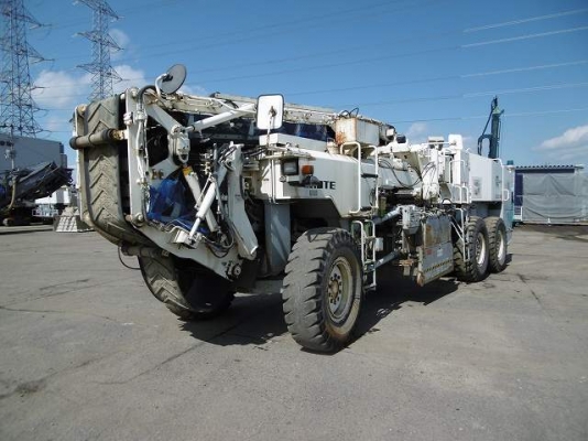 รถขูดผิวถนน KOMATSU GC380F-2 ปี1998 11986ชม. กัดกว้าง 2.07 เมตร กัดลึก 15ซม. 495 แรงม้า สนใจติดต่อมาได้เลยครับ รถขูดผิวถนน KOMATSU GC380F-2 ปี1998 11986ชม. กัดกว้าง 2.07 เมตร กัดลึก 15ซม. 495 แรงม้า สนใจติดต่อมาได้เลยครับ