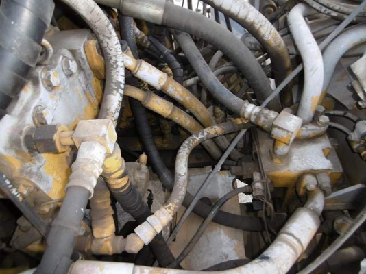 รถขูดผิวถนน KOMATSU GC380F-2 ปี1998 11986ชม. กัดกว้าง 2.07 เมตร กัดลึก 15ซม. 495 แรงม้า สนใจติดต่อมาได้เลยครับ