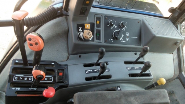 ขายFORD  NEWHOLLAND  7740  4WD