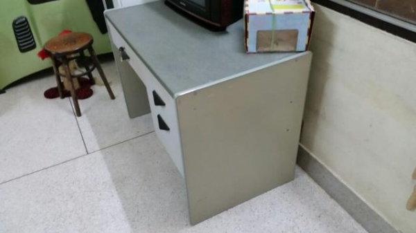 โต๊ะบัญชีมีเก๊ะ3ช่องขนาดกว้า1เมตรลึก60เซนสูง75เซน ของอยู่จรัญ13 โต๊ะบัญชีมีเก๊ะ3ช่องขนาดกว้า1เมตรลึก60เซนสูง75เซน ของอยู่จรัญ13