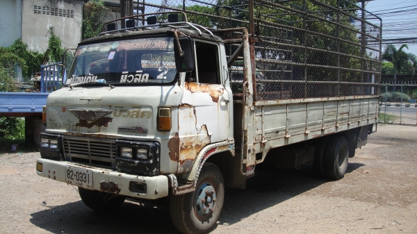 HINO KM540 ยาว5.60ม.เครื่อง110แรง เครื่องดี ยางดี คัสฃีสวย ราคาถูก