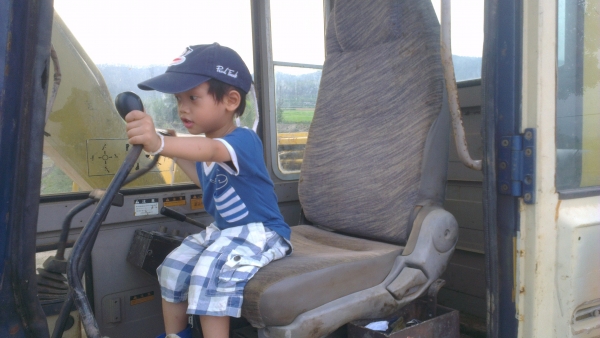 ขาย KOMATSU PC60-5 พร้อมใช้งาน ขาย KOMATSU PC60-5 พร้อมใช้งาน