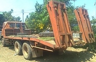 ISUZU ROCKY FXZ 210 HP 6SA1 สิบล้อ 2 เพลา เทรลเลอร์ท้ายลาดมีหางพับไฮดรอลิกส์ขึ้นรถเกี่ยวข้าวและขึ้นรถแบ็คโฮร PC 200 ได้เลยครับ เครื่องแรงดีไม่เยิ้ม หัวเก๋งไม่ผุภายในเก๋งคอนโซลครบพร้อม พวงมาลัยเพาเวอร์ ระบบเบรคทริ๊ปฟี้ครบครัน ช่วงล่างใหญ่คัชซีสวยไม่มีบวม ย