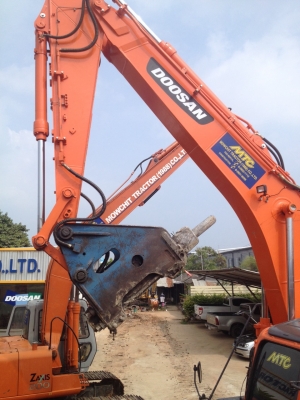 ขาย Doosan. Dx225lca. Breaker ขาย Doosan. Dx225lca. Breaker
