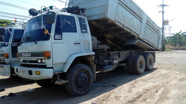 Isuzu rocky 240 นางฟ้าแท้  สองเพลาดั๊ม เทอร์โบ อินเตอร์คูลเลอร์ มีระบบลากพ่วง รหัสแชสซี FXZ23NFPFR-xxxx รถพร้อมใช้ วิ่งงานอยู่ครับ ลดราคา 1100000