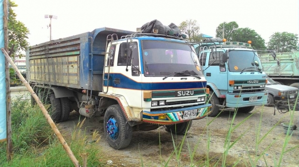 Isuzu rocky 210 สองเพลาดั๊ม รหัสแชสซี FXZ13NFY-xxxx รถพร้อมใช้ วิ่งงานอยู่ครับ ลดราคาเหลือ 800000 Isuzu rocky 210 สองเพลาดั๊ม รหัสแชสซี FXZ13NFY-xxxx รถพร้อมใช้ วิ่งงานอยู่ครับ ลดราคาเหลือ 800000