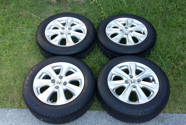 ล้อ,Jazz Hybrid"15 ยาง"175-65-15 ปี12 ชุด 6,500