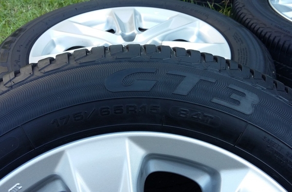 ล้อ,Jazz Hybrid"15 ยาง"175-65-15 ปี12 ชุด 6,500