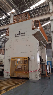 เครื่องปั้ม ขนาด300ตัน KURIMOTO