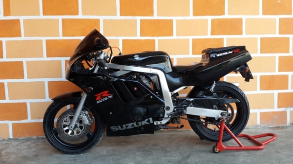 วุฒิ นนบุรี ขาย GSXR7 แฟริ่งเดิมๆสวยๆเครื่องดีทะเบียนพร้อมโอน(รถพร้อมใช้)