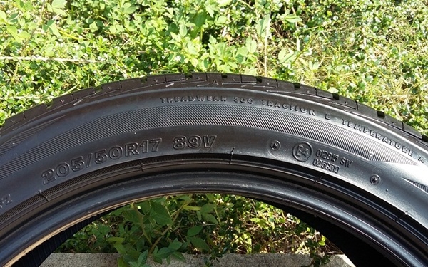 ยาง,205-50-17 Bridgestone MY02 ปลายปี12หนึ่งชุด 2,700