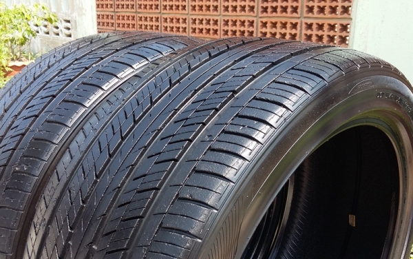 ยาง,235-40-18 HANKOOK ดอกหนาปี12ไม่ปะหนึ่งคู่ 2,800