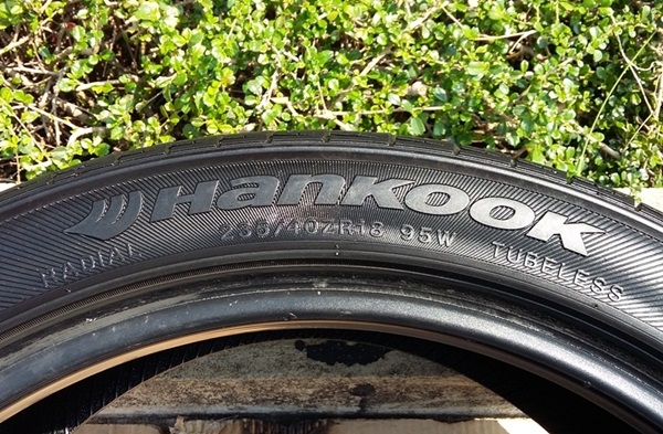 ยาง,235-40-18 HANKOOK ดอกหนาปี12ไม่ปะหนึ่งคู่ 2,800
