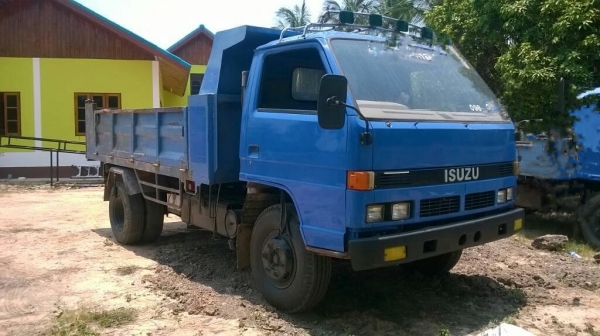 ISUZU NPR59LU5 ดั้มดิน ห้างแท้ Fหน้าหลัง ภาษี ม79 ราคาอาทิตย์นี้358,000ครับ