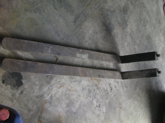 งาโฟกลิฟป์ยาว 1.5 เมตร ขนาด3ตันถอดออกจากรถโตโยต้ารุ่น7 ขายตามสภาะนอกแท้ ราคา 9,90บาท