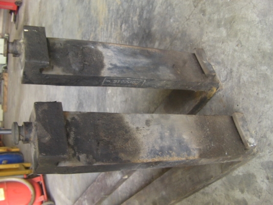 งาโฟกลิฟป์ยาว 1.5 เมตร ขนาด3ตันถอดออกจากรถโตโยต้ารุ่น7 ขายตามสภาะนอกแท้ ราคา 9,90บาท