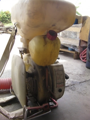 เครื่อง พ่นยา ยี่ห้อ ไดรว้า ตามสภาพเก่า ญี่ปุ่น ราคา 4,500บาท