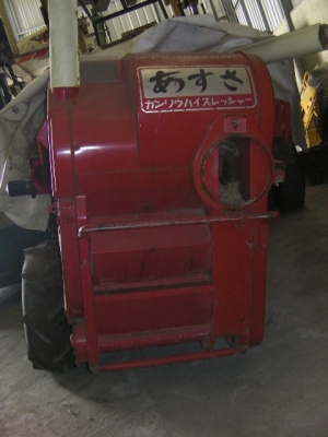 เครื่องนวดข้าว ยันม้า สภาพสวยพร้อมใช้เครื่องดี ยางแตก1เส้น ราคา พิเศษ 13,500บาท เครื่องนวดข้าว ยันม้า สภาพสวยพร้อมใช้เครื่องดี ยางแตก1เส้น ราคา พิเศษ 13,500บาท