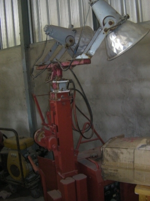 ไฟสนาม ยี่ห้อยันม่า ไฟ2ดวงสภาพพร้อมใช้ เสาสูง4เมตร เก่านอกแท้ๆ ราคา 27,000บาท