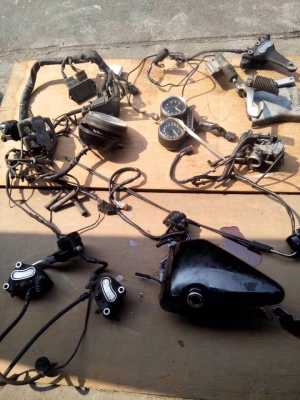 ขาย เครื่องฮาเล่883 ปี2002 พร้อมอินวอยเครื่อง พร้อมชุดไฟครบชุดและอุปกรณ์หลายรายการราคา 120,000 ขาย เครื่องฮาเล่883 ปี2002 พร้อมอินวอยเครื่อง พร้อมชุดไฟครบชุดและอุปกรณ์หลายรายการราคา 120,000