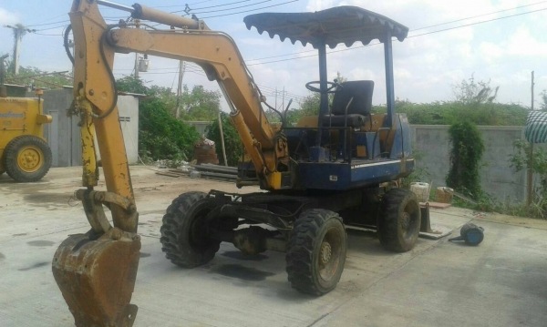 รถตักล้อยาง PW-20-1 ราคา 128,000 บ.รถอยู่ราชบุรี