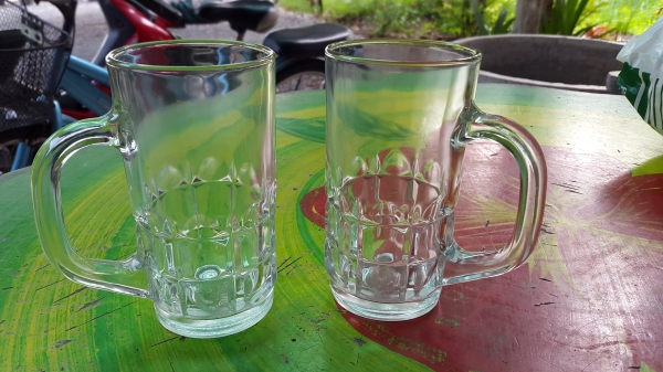 แก้วเก่า เหมาะสะสม ตอกตรามงกุฎ มีหลายแบบ ใบละ 50