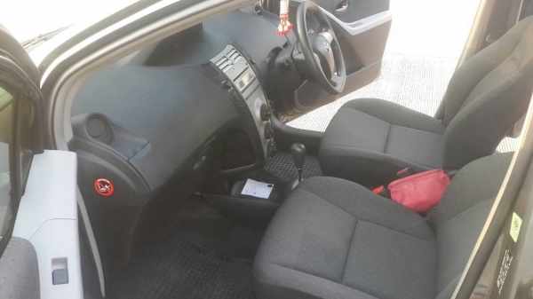 ขายรถ yaris 1.5 E สภาพสวยมาก ๆ