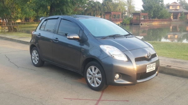 ขายรถ yaris 1.5 E สภาพสวยมาก ๆ