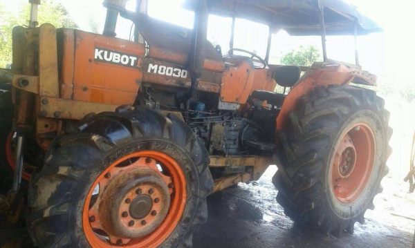 รถไถ KUBOTA  8030   สนใจติดต่อ  081 - 6079515