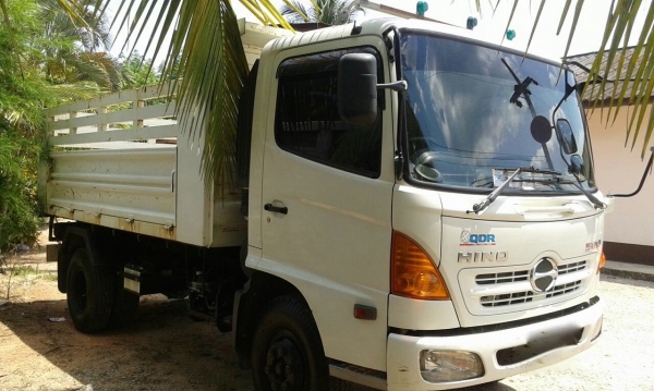 รถฮีโน่ 6 ล้อดั้ม 175 แรงม้า. ปี 54  ( รถวิ่ง 7x,xxx กม. )    สนใจติดต่อ   081 - 6079515     (  จัดไฟแนนซ์. ได้ !!  )