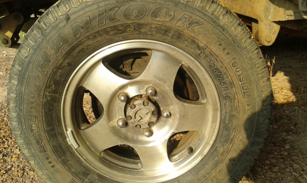 เหลือยาง 235/75/16 ปี04 สภาพยังไม่แตกลายงา