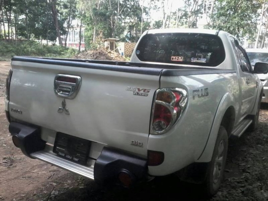 Mitsubishi Triton แคปสูง  ปี10 เครื่อง2.5  เกียร์ธรรมดา   จอ  เบาะหนัง