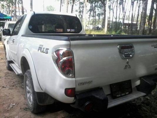 Mitsubishi Triton แคปสูง  ปี10 เครื่อง2.5  เกียร์ธรรมดา   จอ  เบาะหนัง