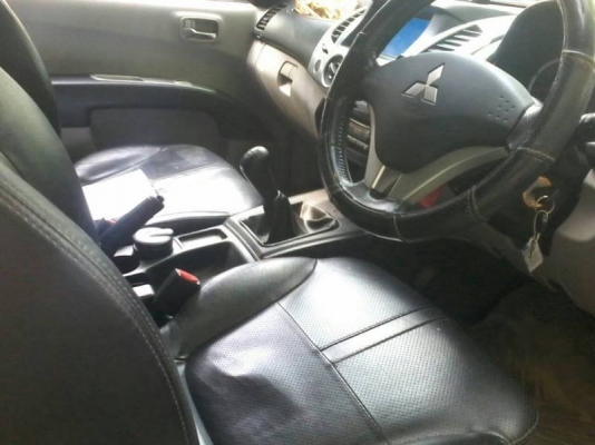 Mitsubishi Triton แคปสูง  ปี10 เครื่อง2.5  เกียร์ธรรมดา   จอ  เบาะหนัง