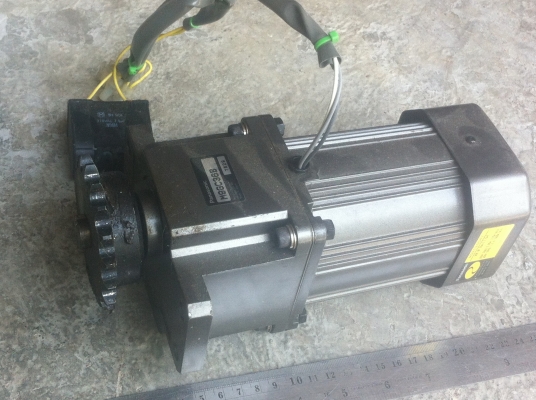 มอเตอร์เกียร์ PANASONIC ขนาด 90 W. หมุนที่ประมาณ 33 รอบต่อนาที